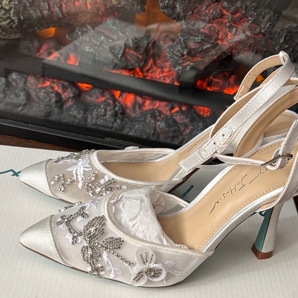 Betsey Johnson Silver Embellished Ivory Heels - Picture 7 of 8